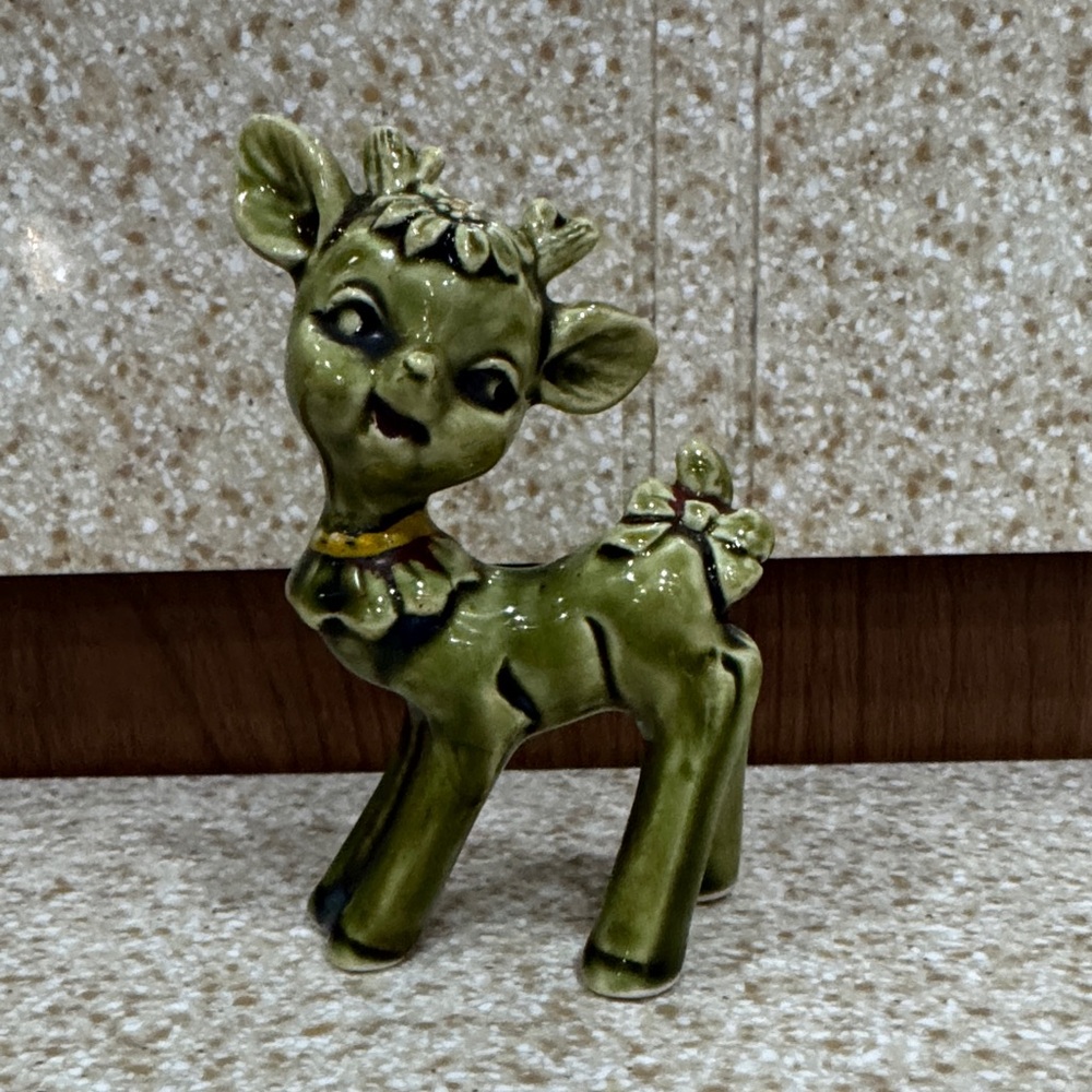Source Unknown Green Holiday Deer Figurine